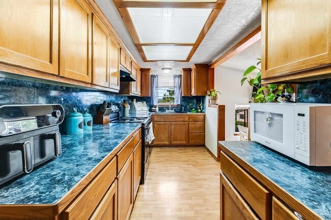 Building Photo - 288 Ballard St