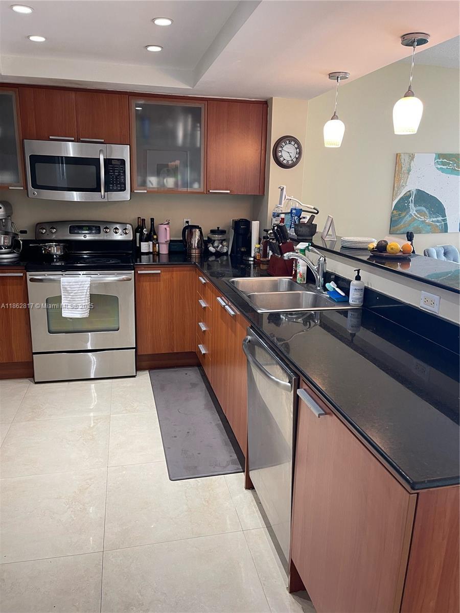 Building Photo - 16699 Collins Ave