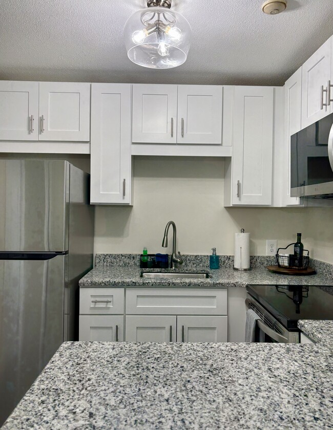 Building Photo - 178 Treetop Cir