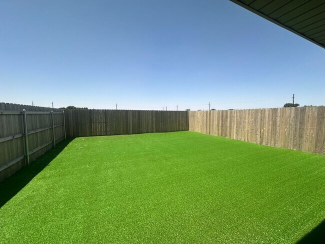 Building Photo - Stylish and Modern 3-Bedroom Duplex for Rent in Desirable Harvest Neighborhood