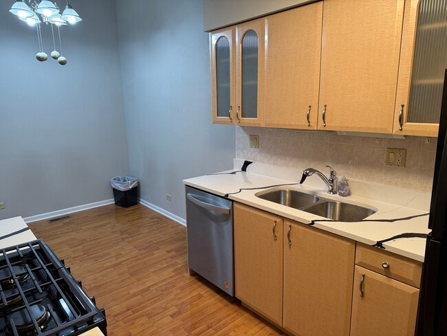 Building Photo - 410 Ashwood Ct