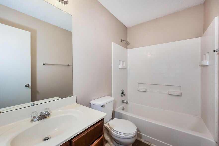 Building Photo - 317 Blairwood Dr