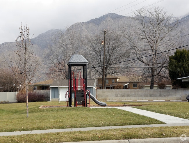 Building Photo - RL Courts