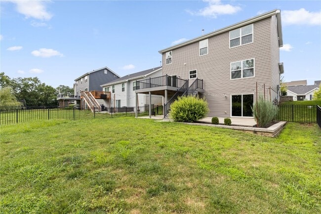 Building Photo - 945 Crestwood Ln