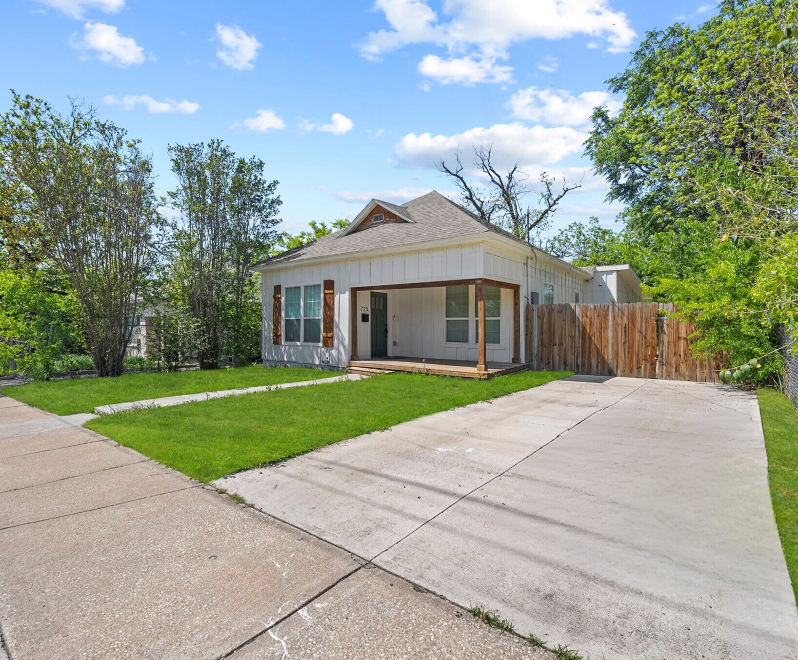 Building Photo - 725 Westfall Ave