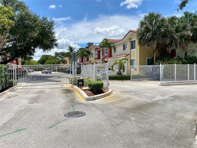 Building Photo - 5343 SW 40th Ave