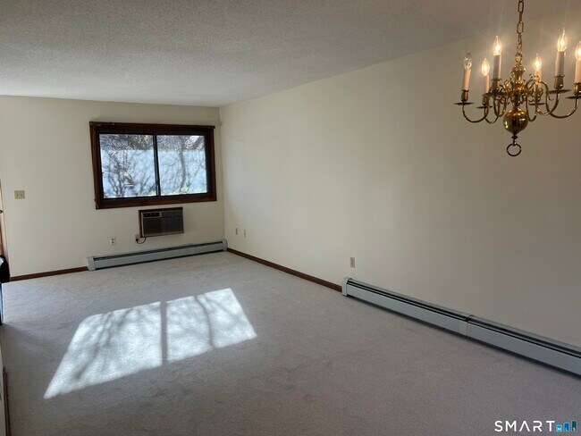 Building Photo - 649 Middle Tpke E