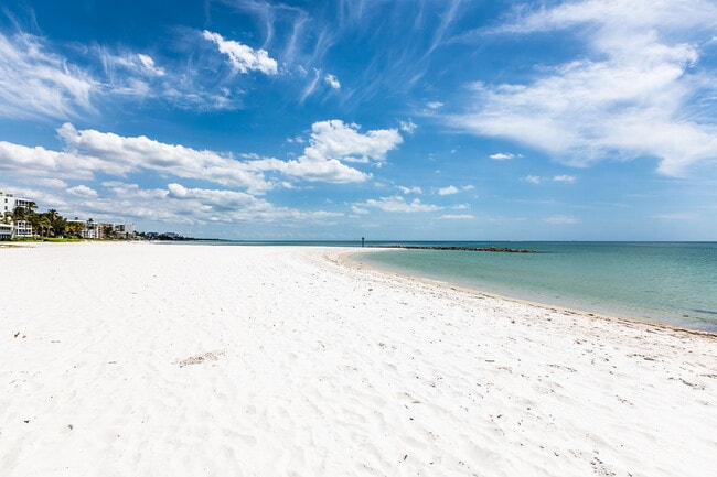 Building Photo - 2203 Gulf Shore Blvd N