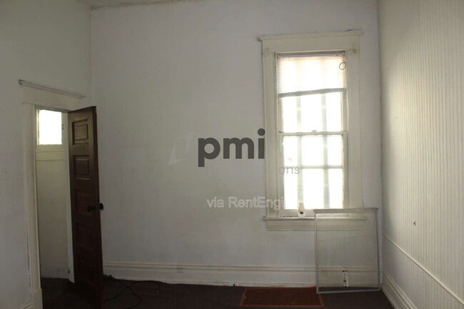 Building Photo - 1657 E Main St