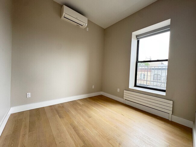 Building Photo - 369 Seventh Avenue