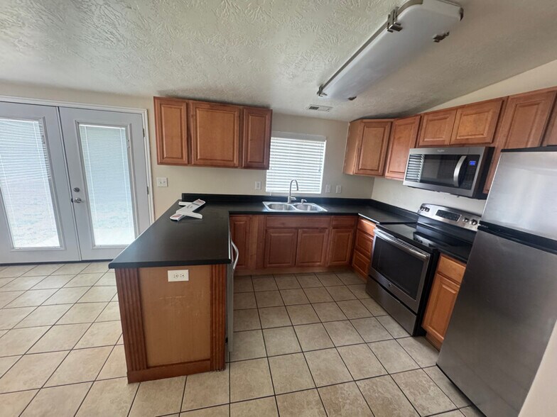 Building Photo - 59 E 400 N