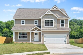 Building Photo - Beautiful Home Close to Fort Campell Ready for You to Make New Memories In