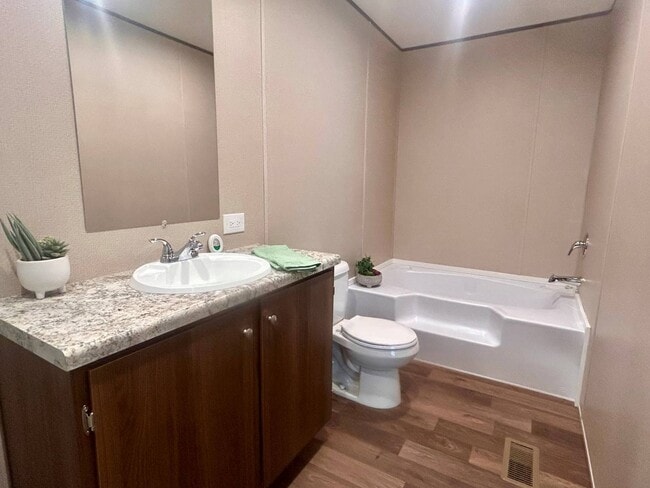 Building Photo - 22 White Oak Village