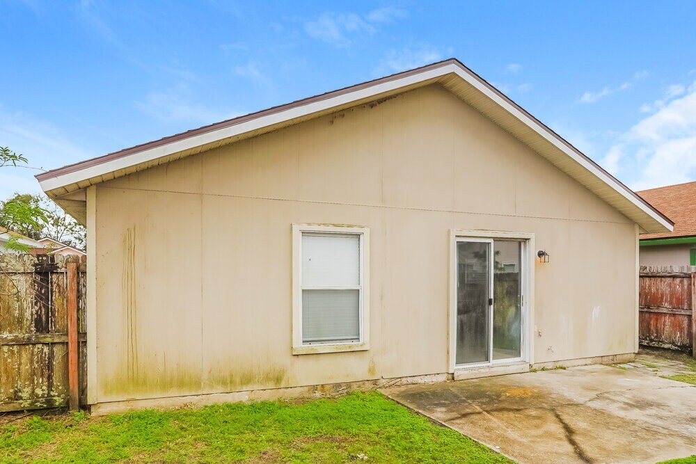 Building Photo - 7939 Cherry Blossom Dr S