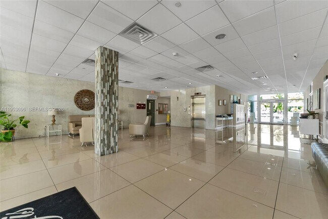 Building Photo - 9500 W Bay Harbor Dr