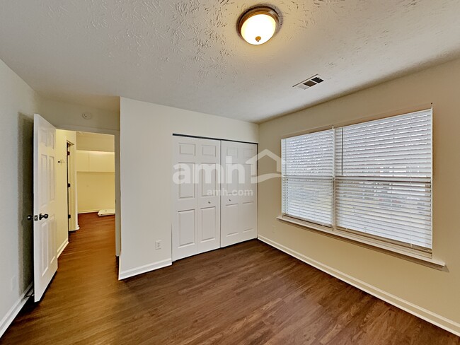 Building Photo - 402 Harvest Pl