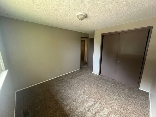 Building Photo - 11080 N Skagit St