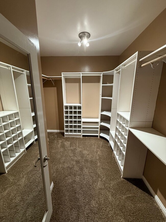 Building Photo - Spacious 4-Bedroom Home in Terra Vista