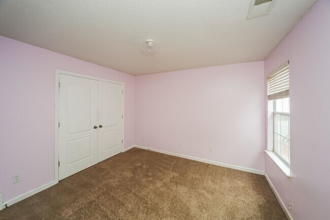 Building Photo - 10085 Woodland Hills Dr