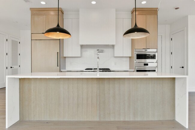 Building Photo - 14 Green St