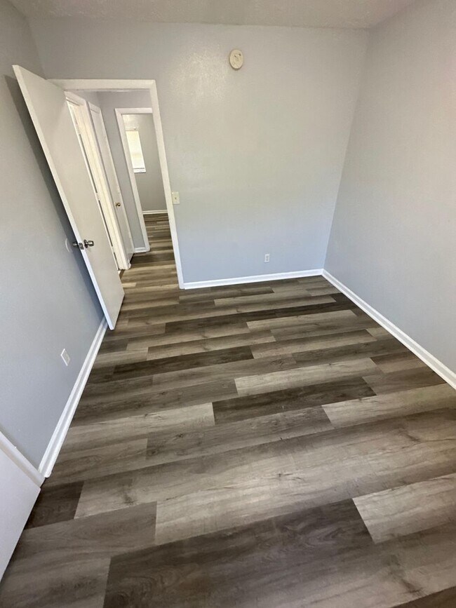 Building Photo - Fully Renovated 3/1.5 -Single Family! Avai...