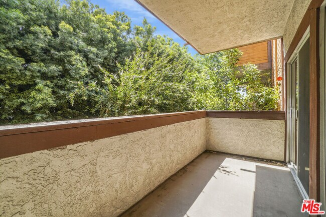 Building Photo - 5534 Sylmar Ave