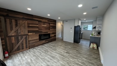 Building Photo - 511 W Main St