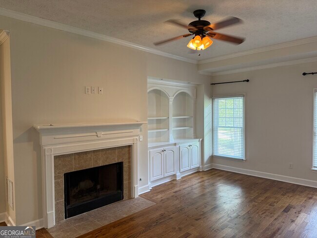 Building Photo - 455 Waterway Dr SW