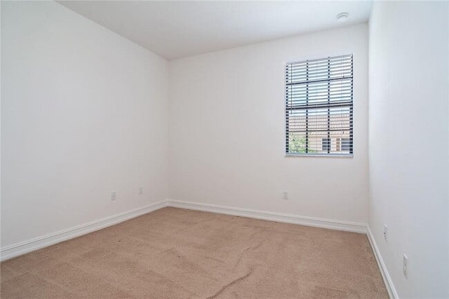 Building Photo - 126 Riverwalk Cir E