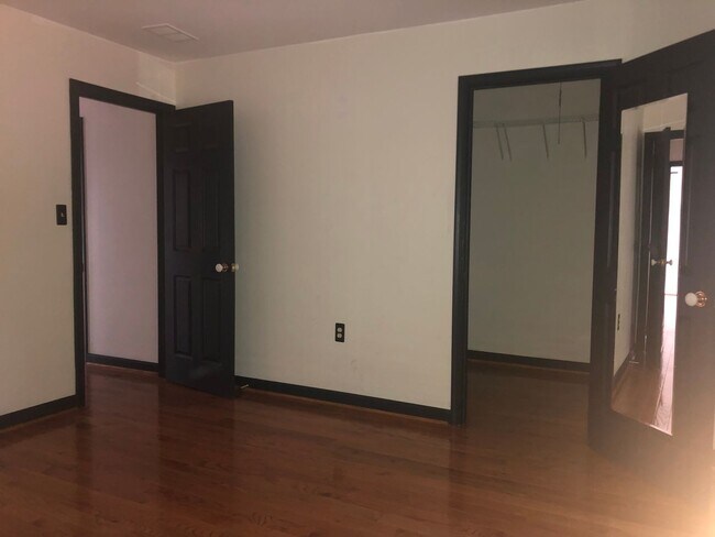 Building Photo - Well Maintained & Updated - 3 BR - Reston Metro