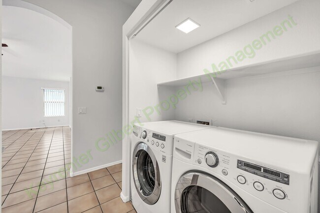 Building Photo - 1284 W Kingbird Dr