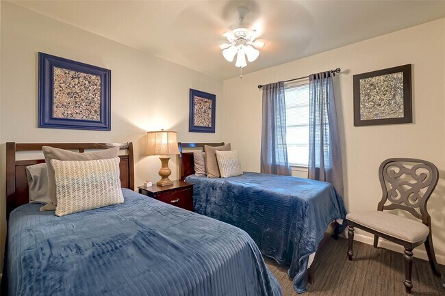 Building Photo - 6018 Berendo St