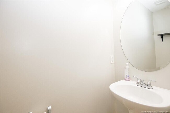 Building Photo - 6030 Greenway Dr