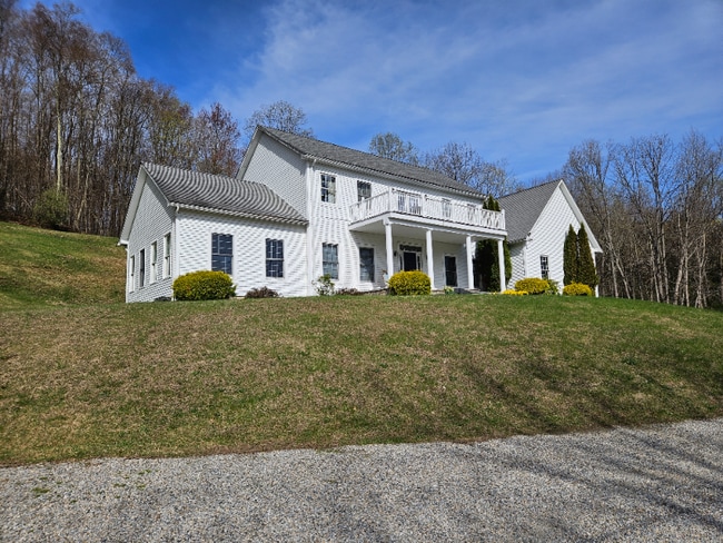 Building Photo - 52 Pond Brook Rd