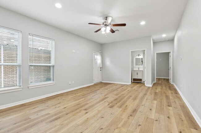 Building Photo - 3701 Derbigny St