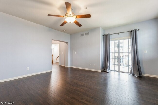 Building Photo - 101 Taft Ln