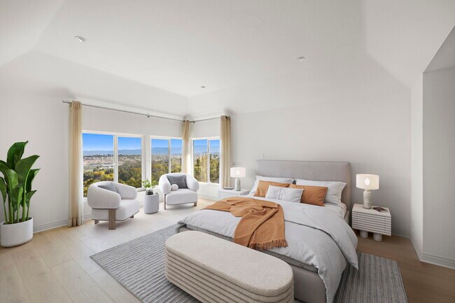 Building Photo - 31 St Tropez