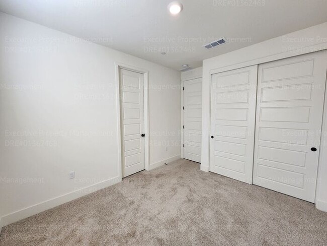 Building Photo - 4 bedroom/ 3 bathroom split-wing home. *Mo...