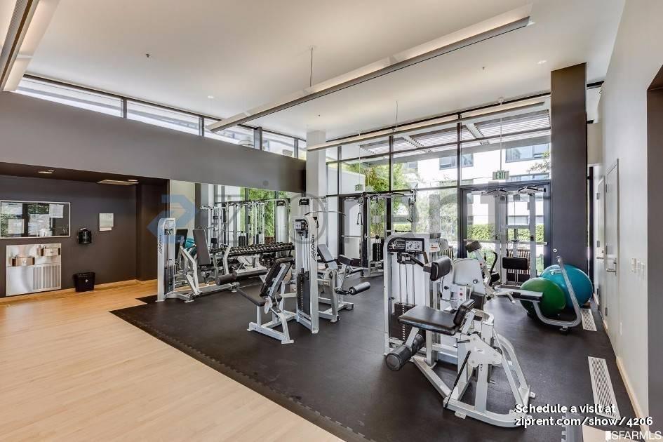 Building Photo - 260 King St