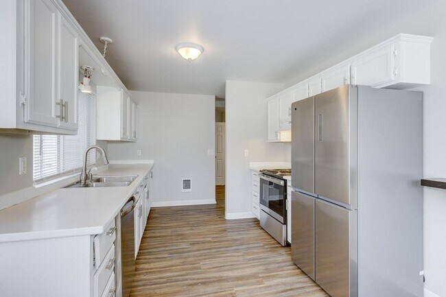 Building Photo - Dewey Duplex