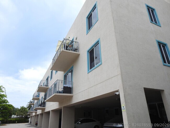 Building Photo - 1550 NE 34th Ct