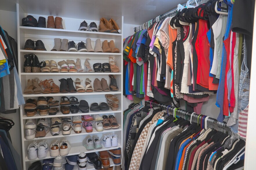 Building Photo - 2526 E Mercer Ln