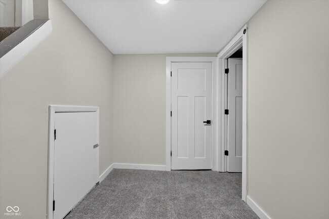 Building Photo - 320 W 39th St