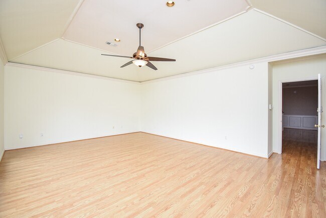 Building Photo - 4813 Holly St