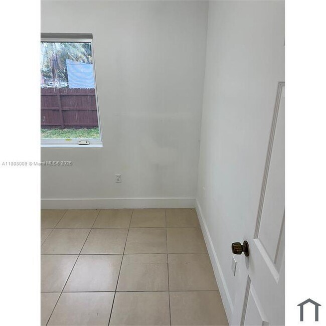 Building Photo - 1136 NW 55th St