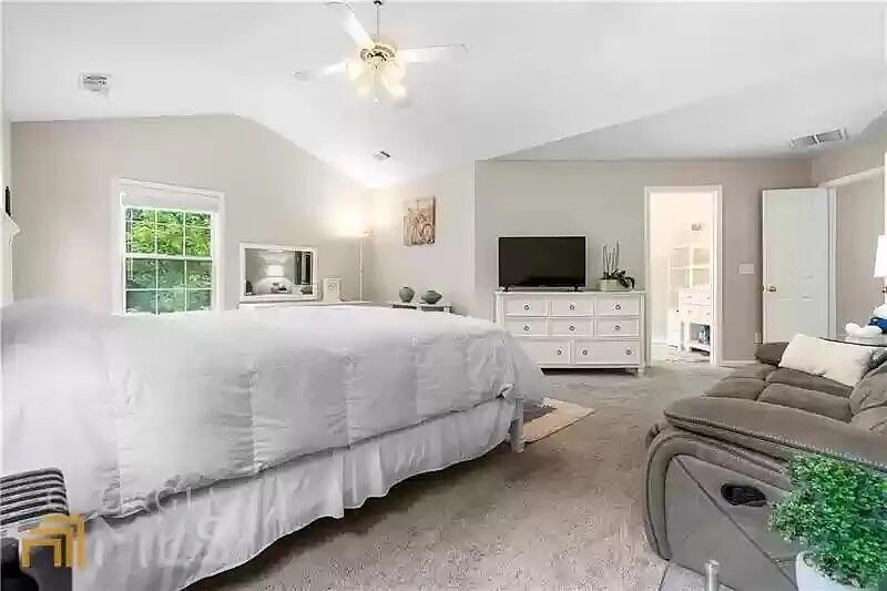 Building Photo - Room in House on Weller Tr NE