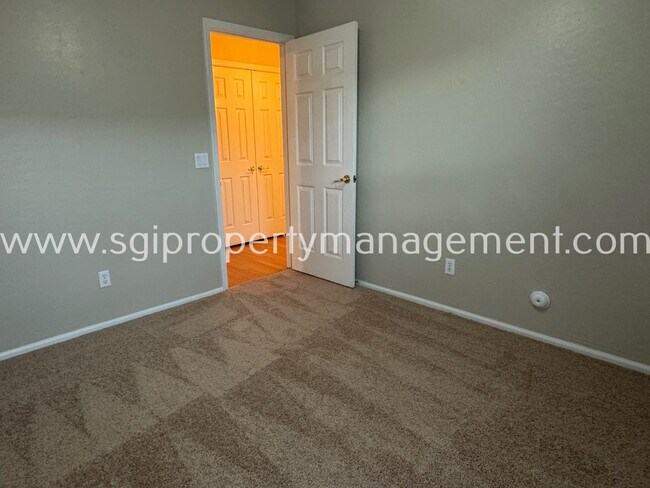 Building Photo - 2191 W Goldmine Mountain Dr