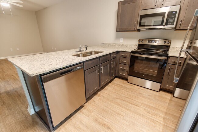 Building Photo - 2 Bedroom/2 Bath Apartment near VSU!!!