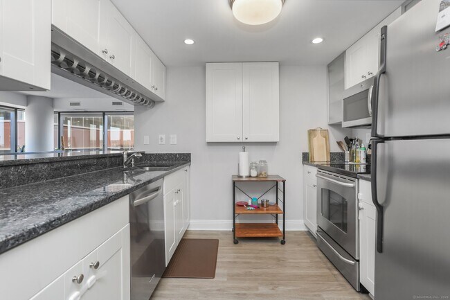 Building Photo - 127 Greyrock Pl