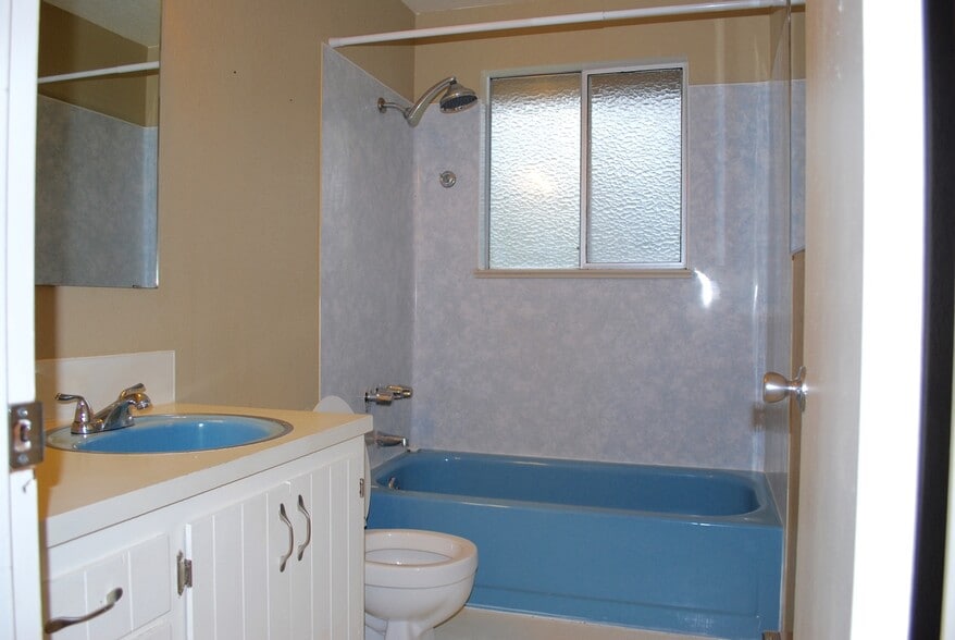 Building Photo - Shoreline Condo